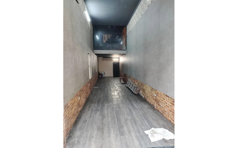 Cho thuê nhà Mp Đê La Thành- Đống Đa DT 45 m2 - 3,5 tầng-Mt 3m- Giá 22 Triệu (ctl)